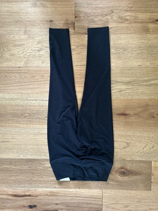 aerie Black Offline High-Rise Leggings - Picture 3 of 4